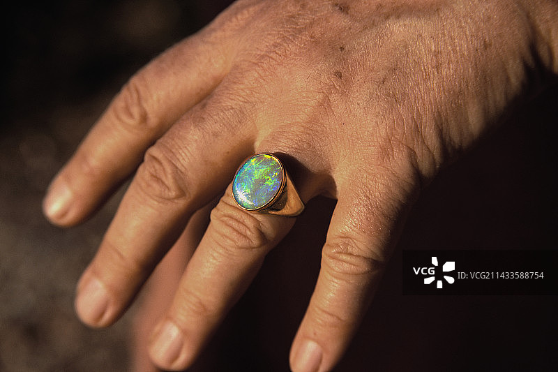 澳大利亚蛋白石戒指图片素材