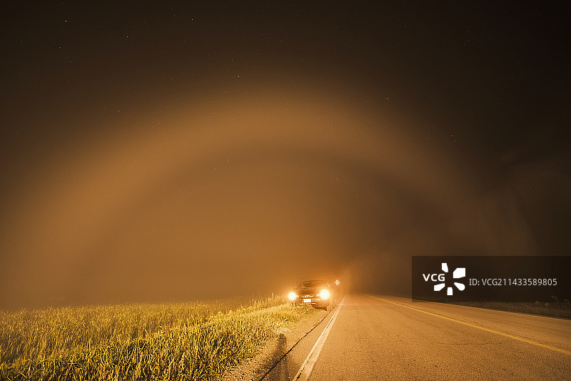 街灯雾虹图片素材