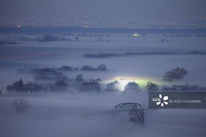 夜间雪雾图片素材