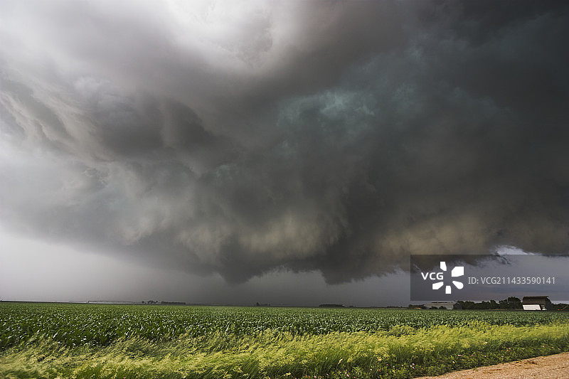 超级单体风暴后侧下沉气流图片素材