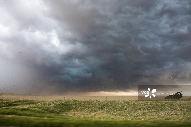 强风暴中的大风图片素材