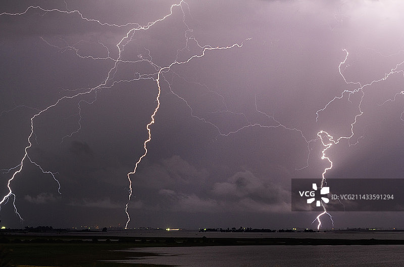 密苏里河洪水闪电图片素材
