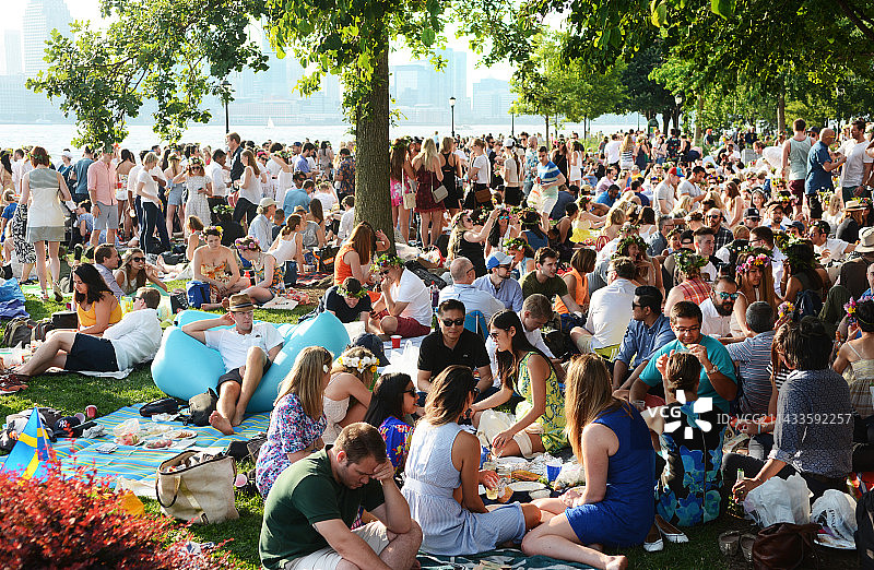 在炮台公园的瑞典野餐图片素材