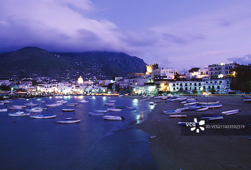 黄昏时分的福里奥和港口图片素材