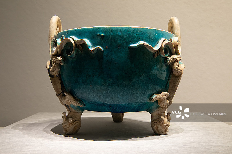 太原市山西博物馆孔雀蓝釉蟠螭纹炉明朝山西博物院藏品图片素材
