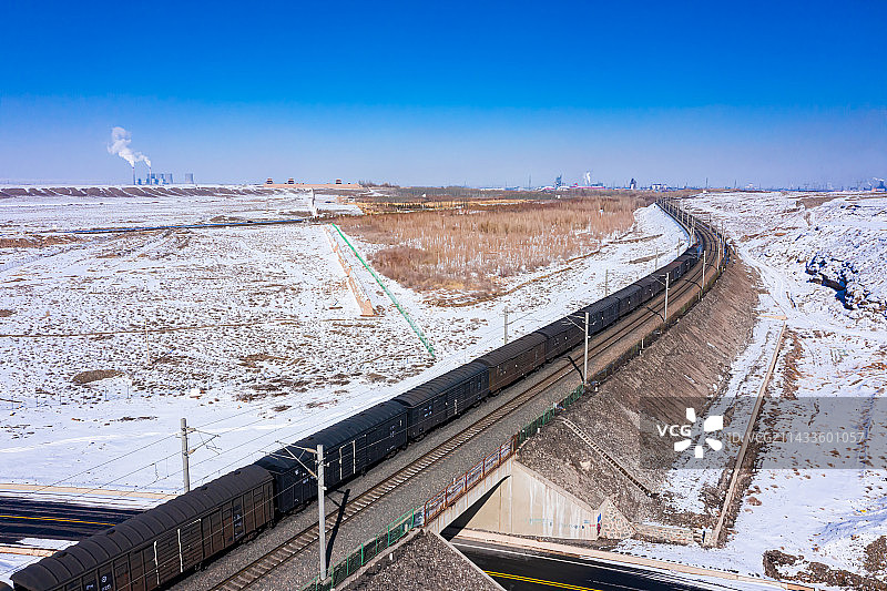 嘉峪关关城外货运火车图片素材