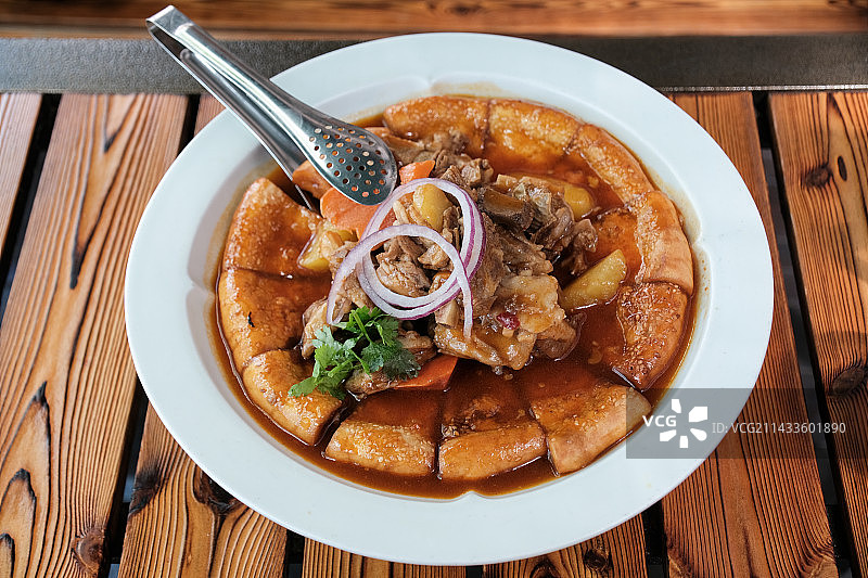 新疆美食红烧馕包肉图片素材