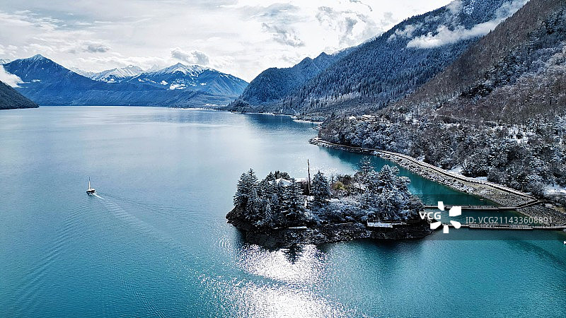 航拍巴松措图片素材