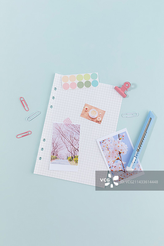 学校用品和日记本概念图片素材