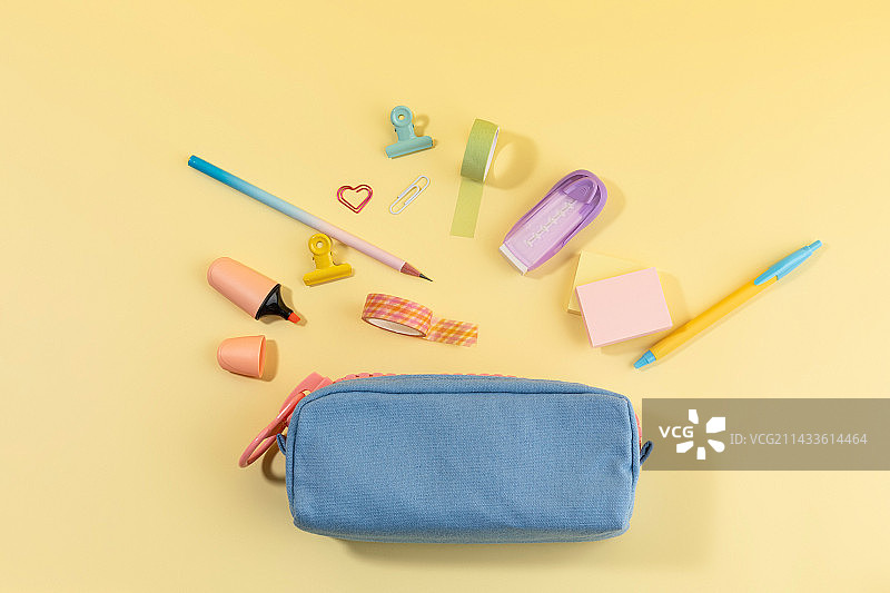 学校用品和日记概念，钢笔，书写用品图片素材