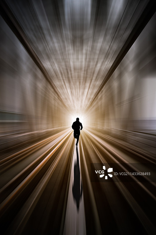 奔向光明图片素材