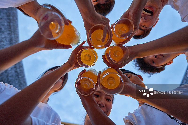 韩国夜间跑步休闲生活方式图片素材