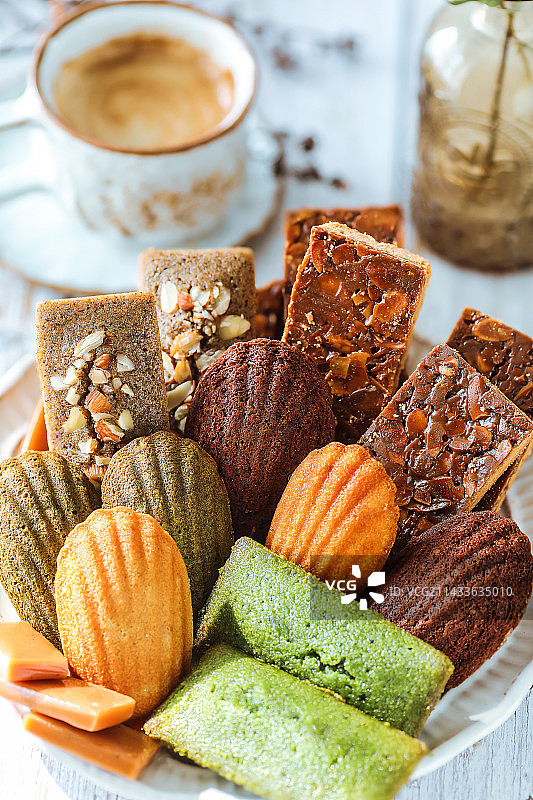 桌上的下午茶蛋糕甜点及咖啡图片素材