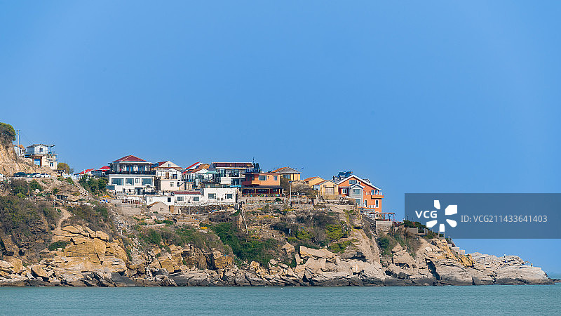 海景与蓝天下的连岛景区的建筑图片素材