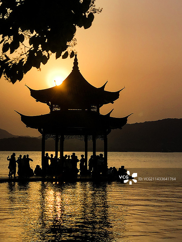 夕阳下的古典建筑图片素材