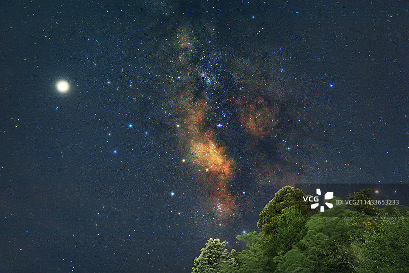 井冈山上夏季银河图片素材