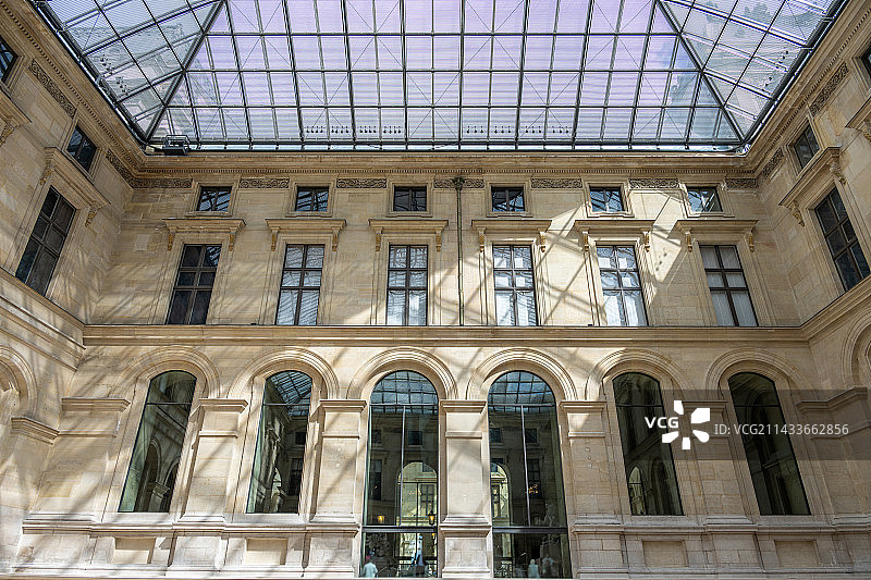 法国巴黎卢浮宫室内大厅图片素材