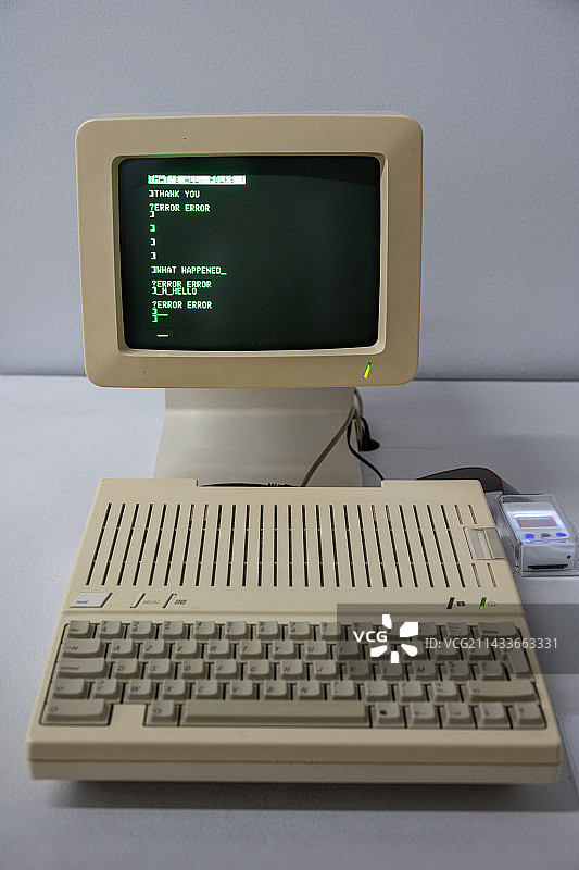 法国巴黎蓬皮社苹果初代机图片素材