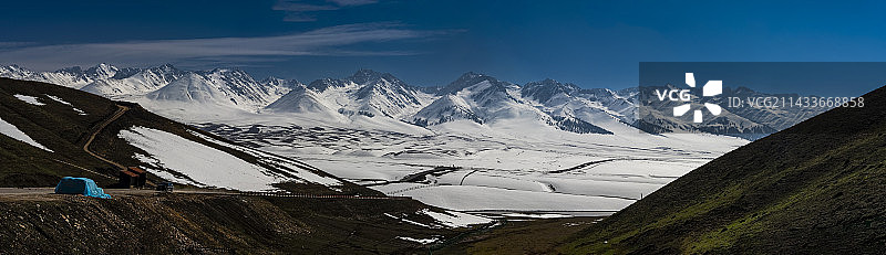 冬季的那拉提沟谷图片素材