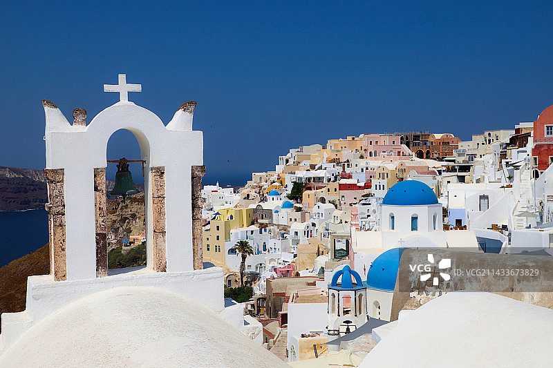 圣托里尼 爱琴海边的圆顶教堂建筑图片素材