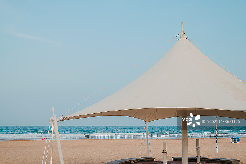 在海边放空自己图片素材