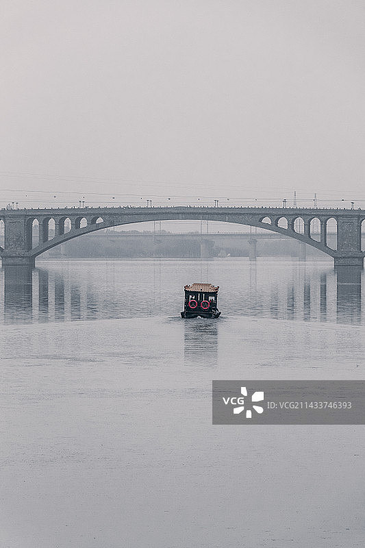 河南洛阳龙门石窟江南水乡倒影图图片素材