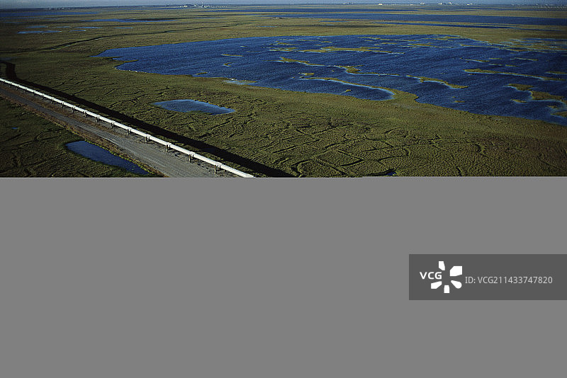 跨阿拉斯加输油管道航拍图片素材