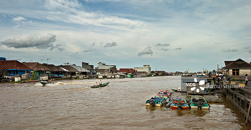 河边村庄图片素材