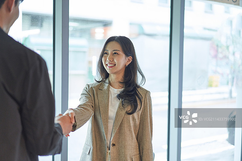 韩国商务场景：商务会议与对话图片素材