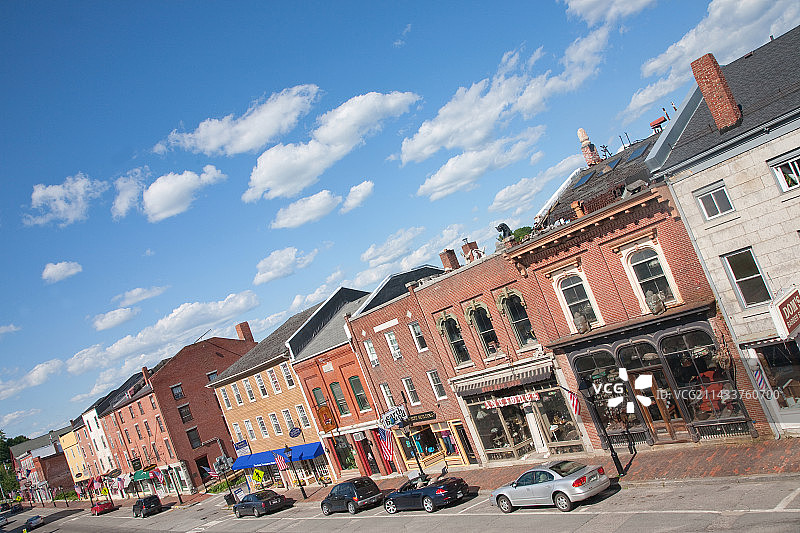 缅因州霍洛韦尔市水街的沿街店铺图片素材