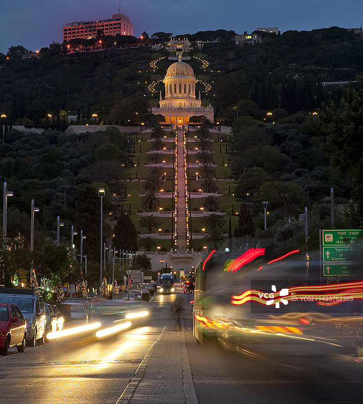 海法空中花园前的交通图片素材