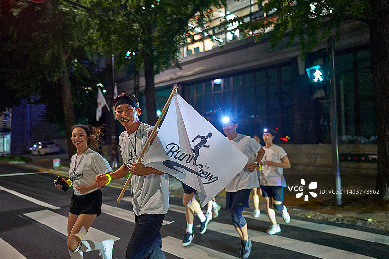 韩国夜间跑步图片素材