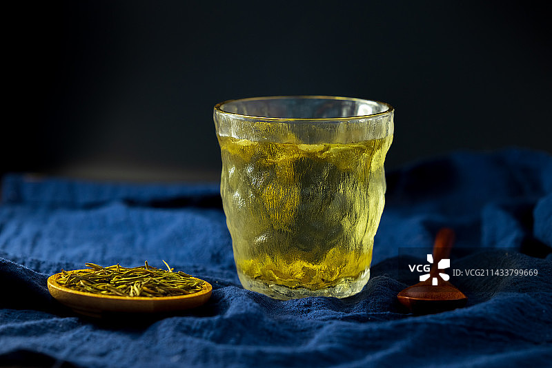 绿茶茶叶茶具茶盘茶杯茶叶罐图片素材