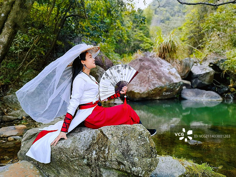 侠女山水情图片素材