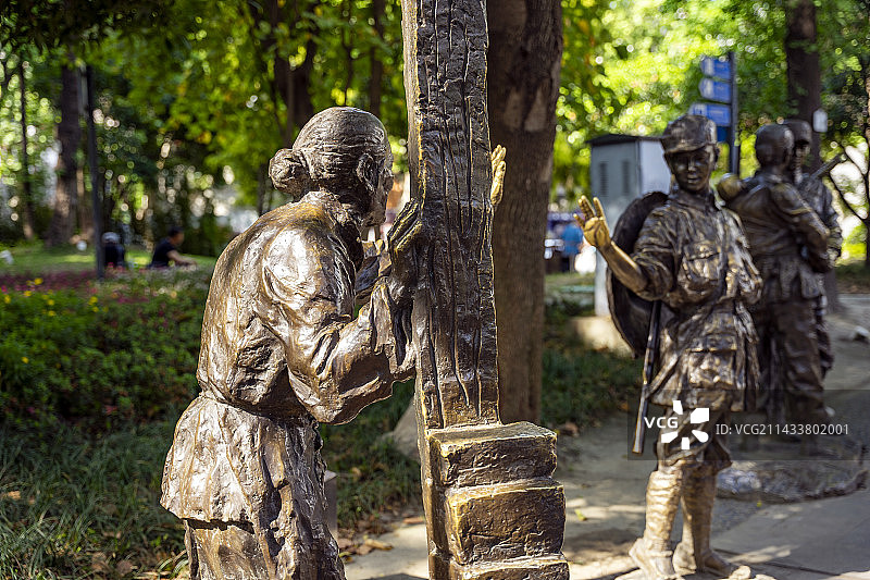 成都人民公园川军出川抗日场景复原雕塑群图片素材