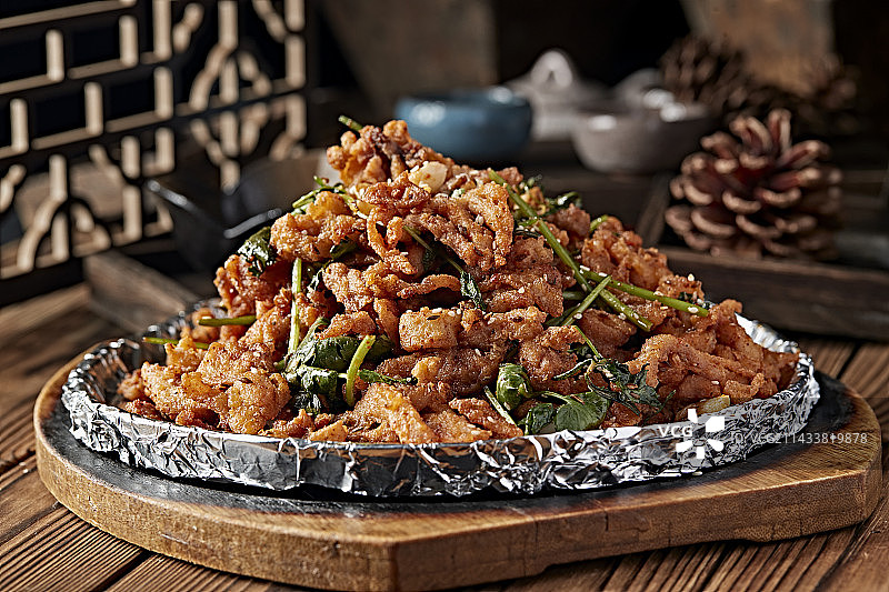 铁板锡纸蒜香黄牛肉图片素材