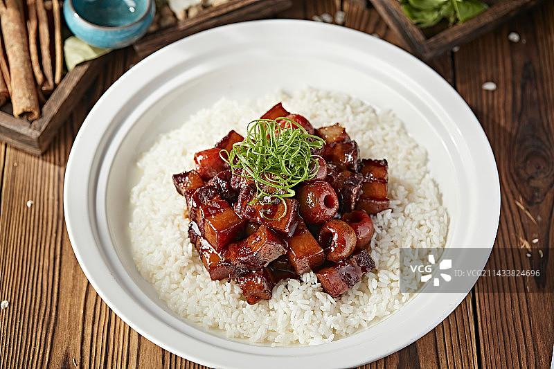 山楂红烧肉配香蒸白米饭图片素材