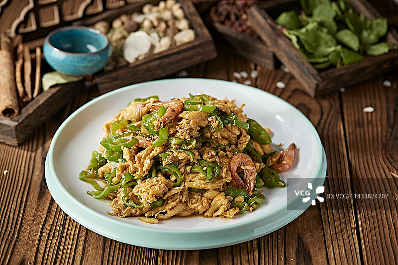 尖椒河虾小炒柴鸡蛋图片素材