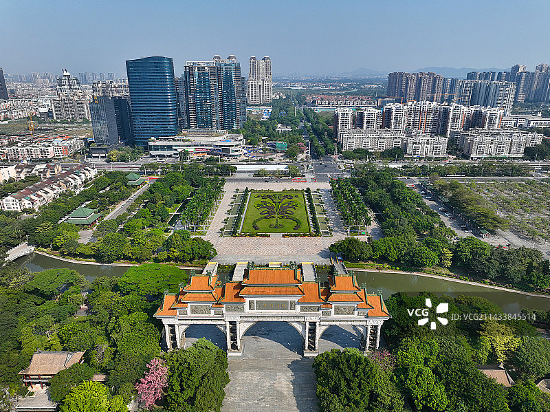 广东省佛山市顺德区顺峰山公园石牌坊青云塔航拍图片素材