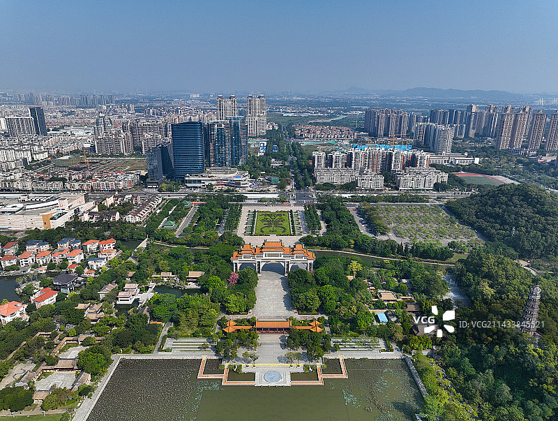 广东省佛山市顺德区顺峰山公园石牌坊青云塔航拍图片素材