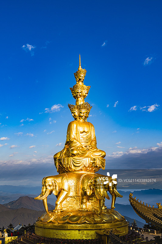 峨眉山金顶的金像图片素材