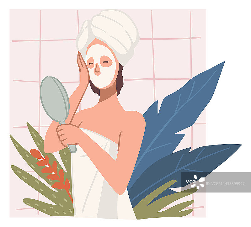 妇女用泥膜护理面部图片素材