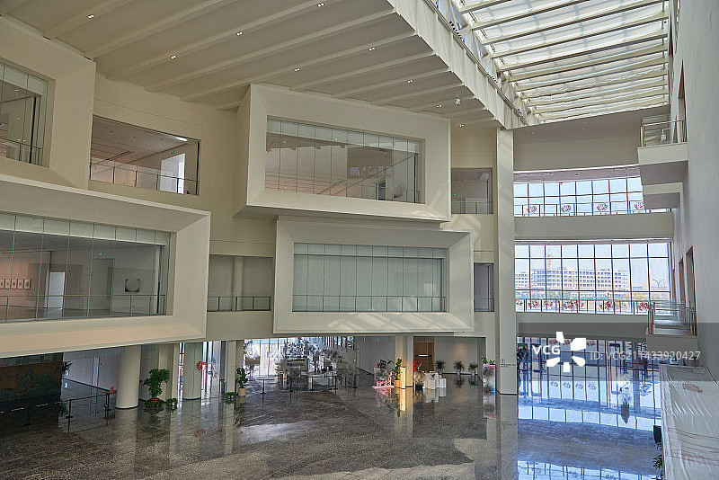 江苏南通美术馆室内无人的大厅图片素材