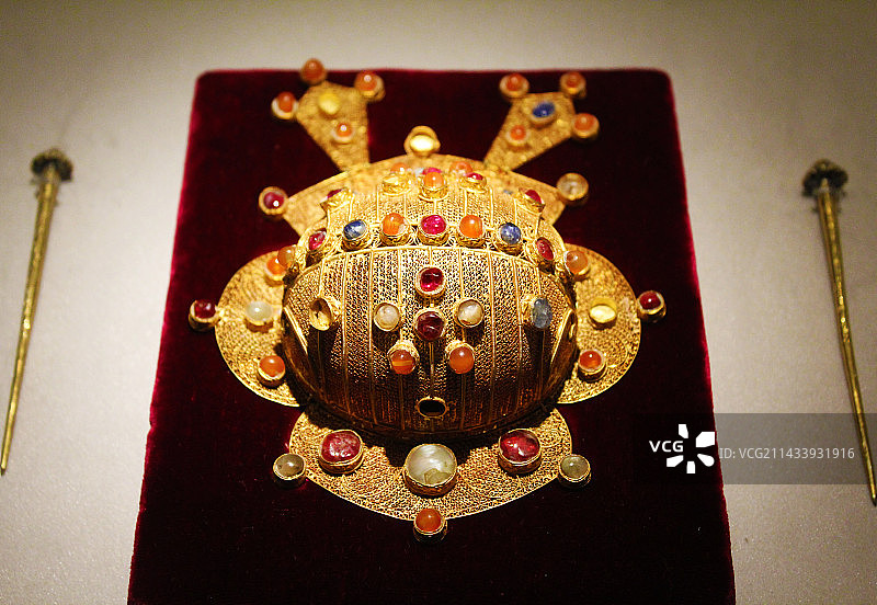 中国国家博物馆 明簪镶宝石金冠图片素材