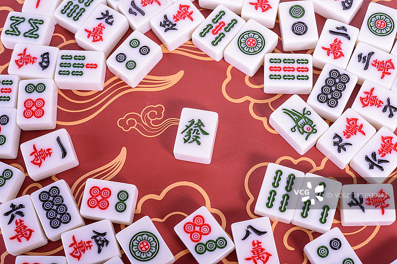 麻将在红色祥云背景图片素材