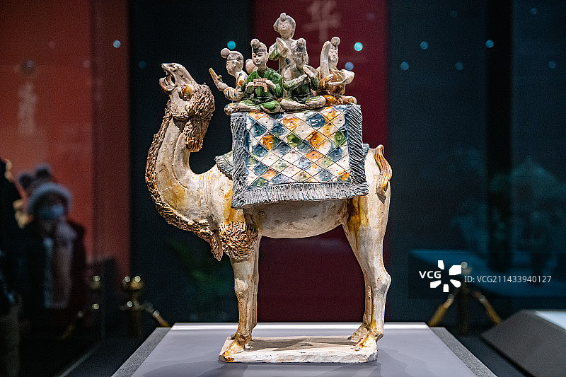 陕西历史博物馆馆藏唐代三彩载乐骆驼俑图片素材