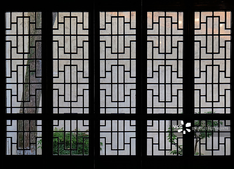 苏州同里退思园的窗格——园林对称之美图片素材