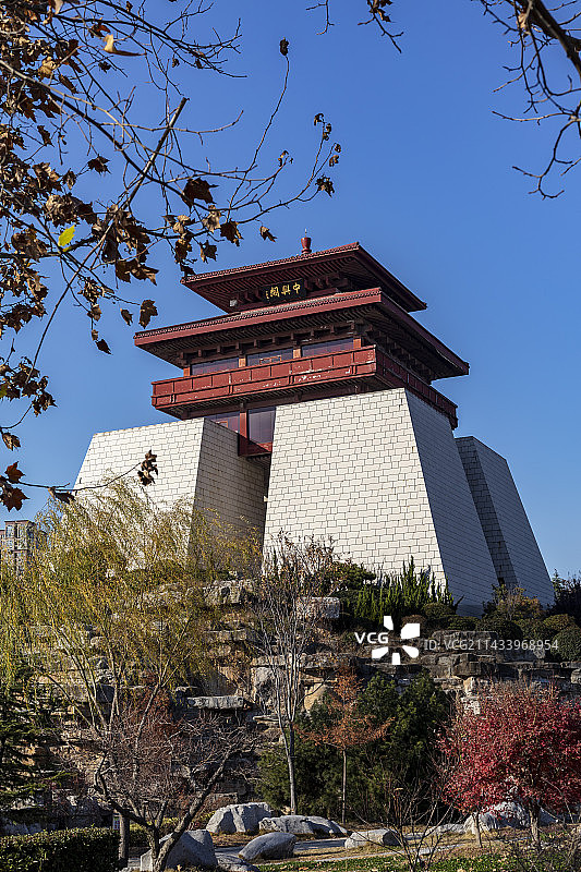 中国山东枣庄东湖公园中兴阁图片素材