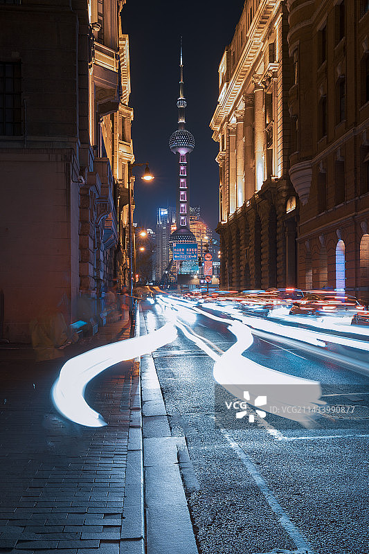 上海市黄浦区外滩中山中一路电视塔夜色美图片素材