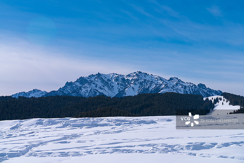 山脉 森林 宁静的风景 户外景色 冬季雪山图片素材